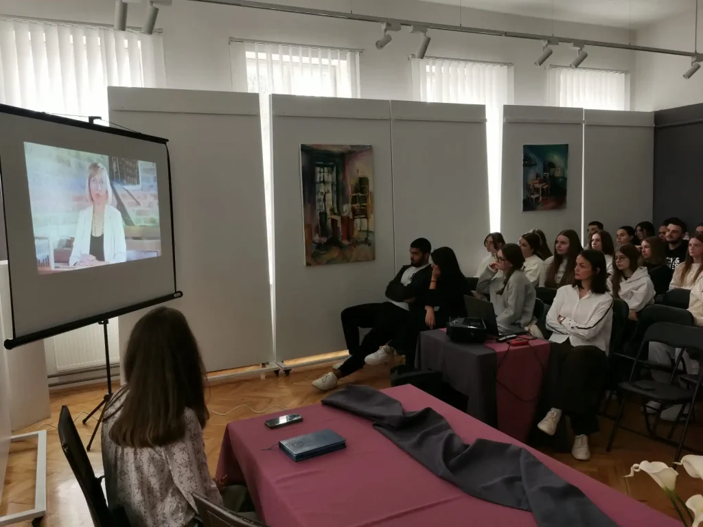 У НАРОДНОЈ БИБЛИОТЕЦИ 